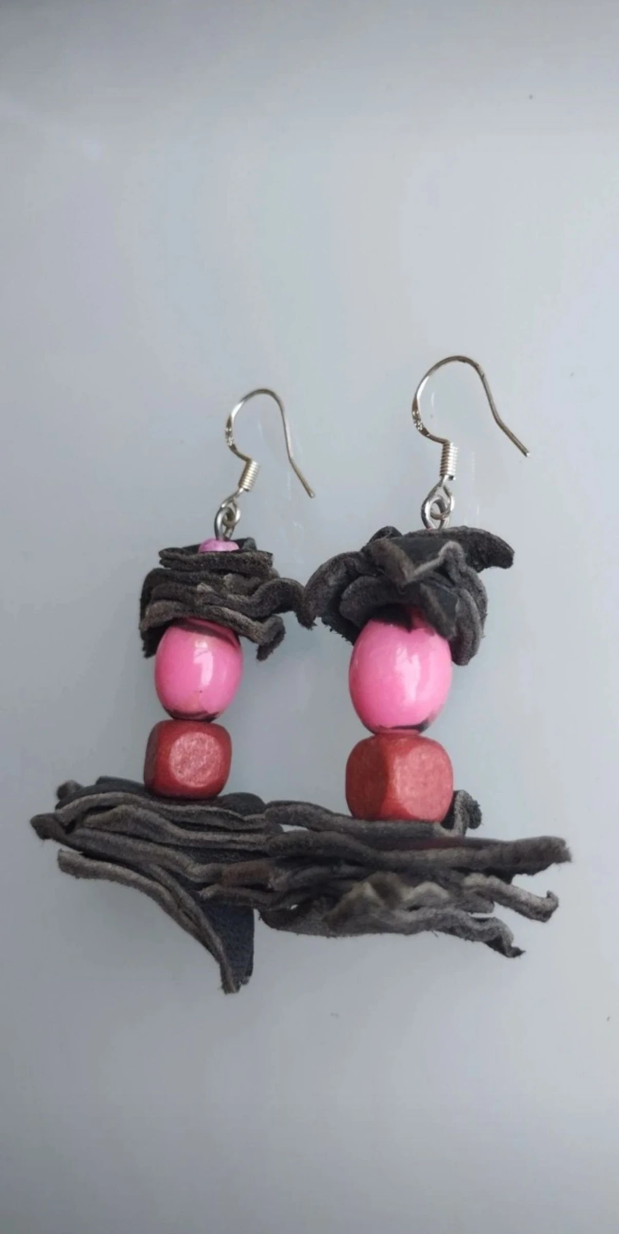 💖🪾🐂Mooie Lederen Oorbellen van Hars en Hout🐂🪾💖 – photo 3